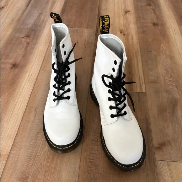 Dr. Martens - Picture 4 of 5